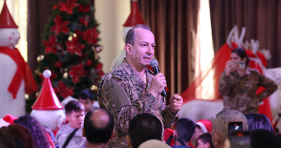 احتفال مركزي لعائلات العسكريين
الشهداء بحضور قائد الجيش وعقيلته