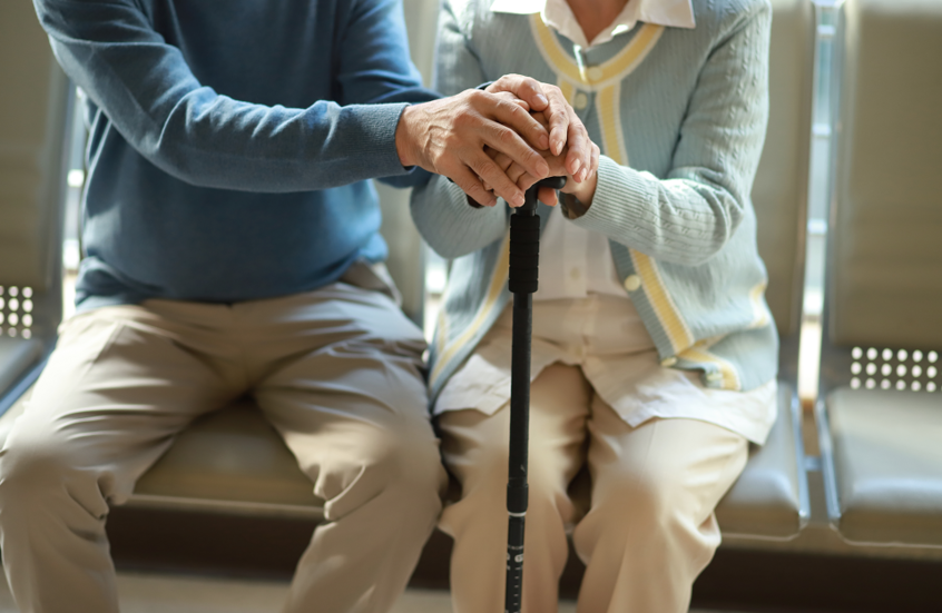 الشيخوخة لا تقتلنا.. دراسة جدلية تكشف الأسباب الحقيقية للوفاة