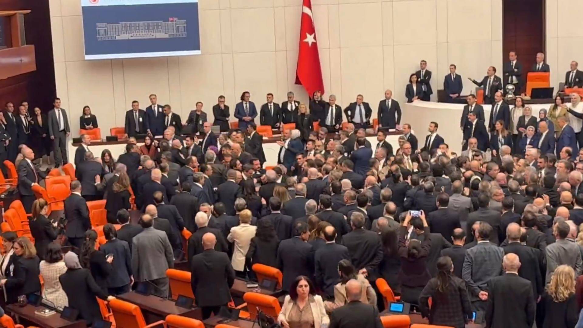 إشكال كبير داخل البرلمان التركي