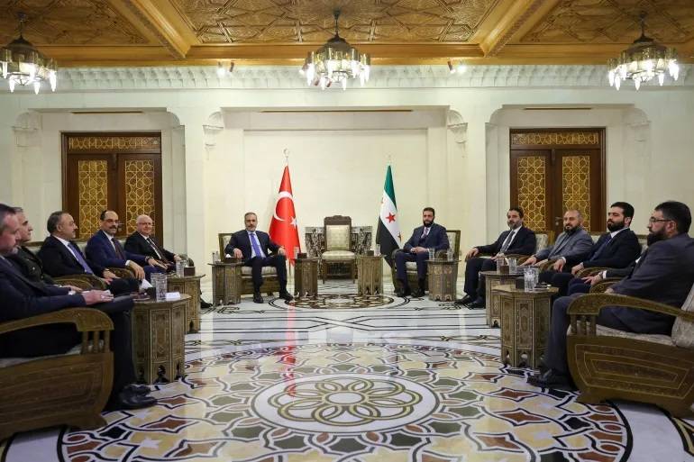 وزيرا الخارجية والدفاع ورئيس الاستخبارات التركية في سوريا