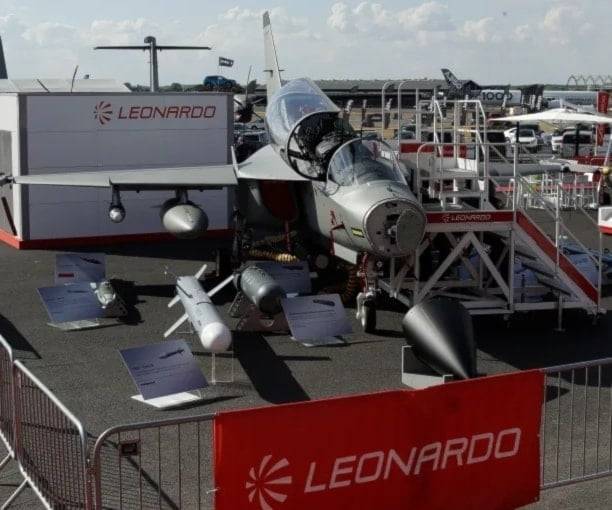 نيجيريا تبرم صفقة مع إيطاليا لشراء 24 طائرة مقاتلة