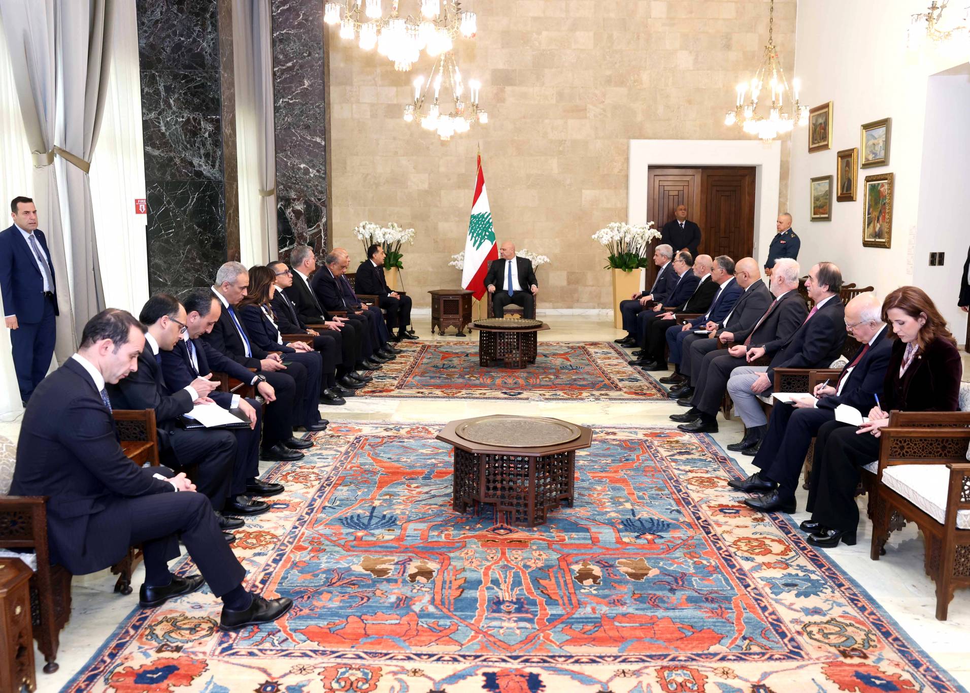 تصعيد خارجي... واشتباك داخلي... والودائع بينهما
جعجع يتهم الرؤساء بالتواطؤ... ومدبولي لم يحمل أيّ تهديدات
الحكومة تناقش الاثنين مُعالجة الانتظام المالي واسترداد الودائع