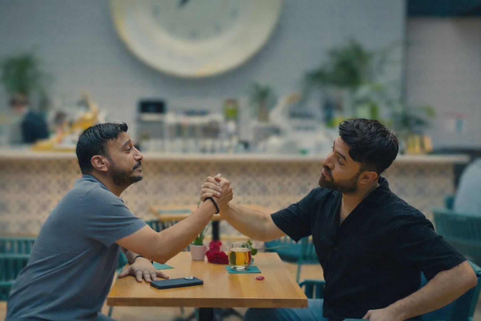 محمد المشعل وحازم أحمد يقدمان ديو "جناين ورد" باللهجة المصرية