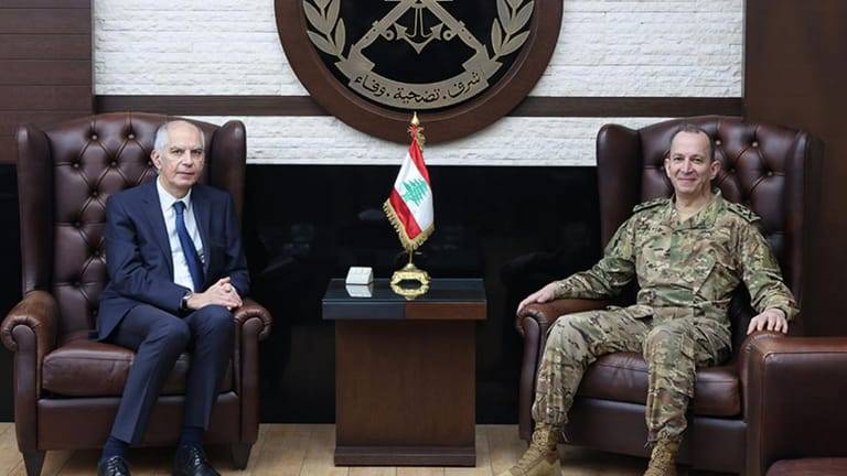 قائد الجيش يستقبل السفير الفرنسي في اليرزة