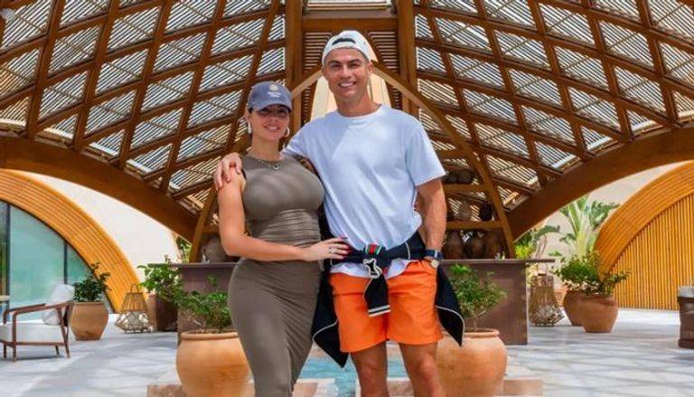 بعيدا عن الأضواء.. كريستيانو رونالدو وجورجينا يستثمران في فيلتين بالبحر الأحمر