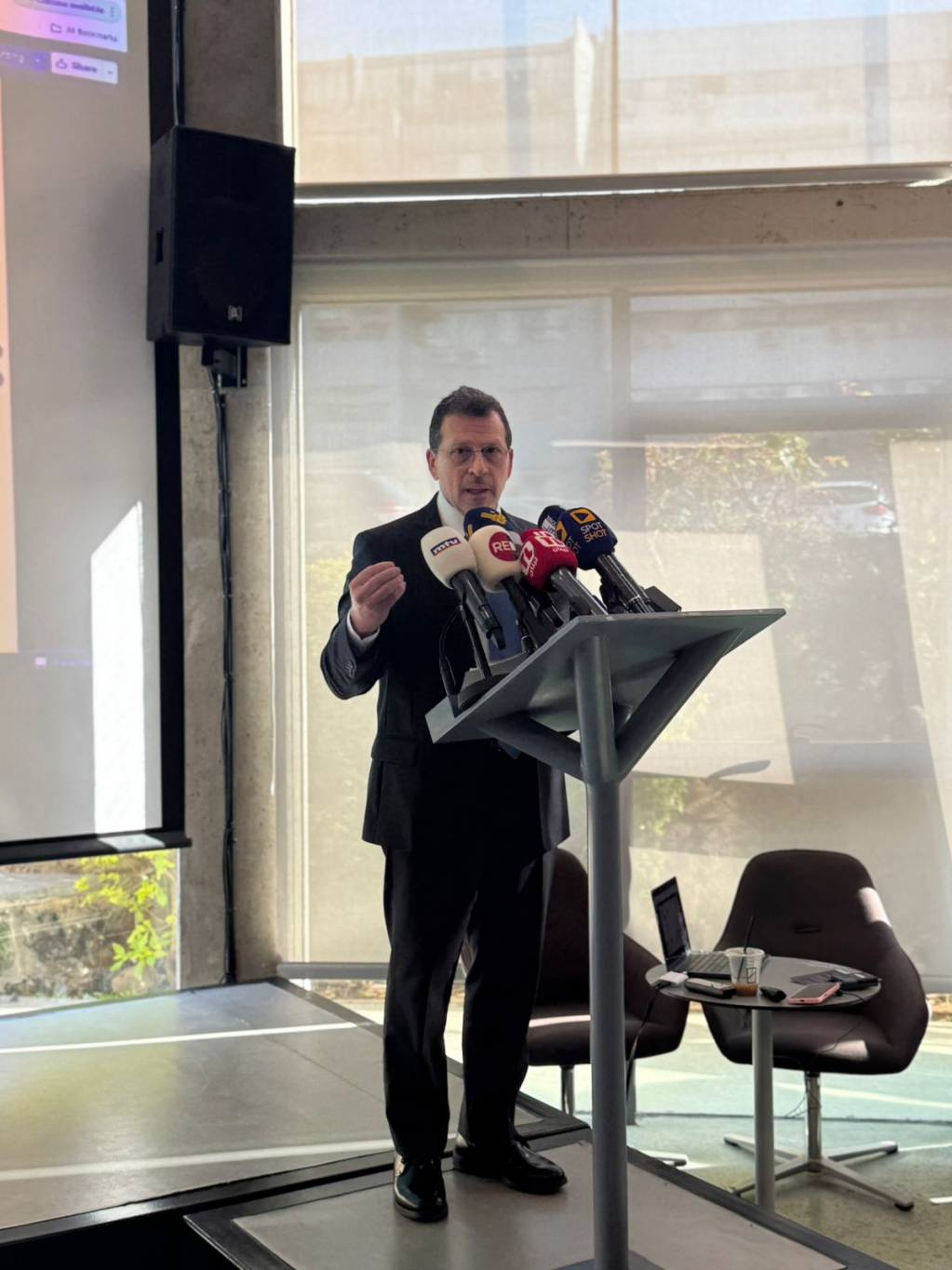 شحادة يطلق مسودة الإطار الوطني للذكاء الاصطناعي في لبنان