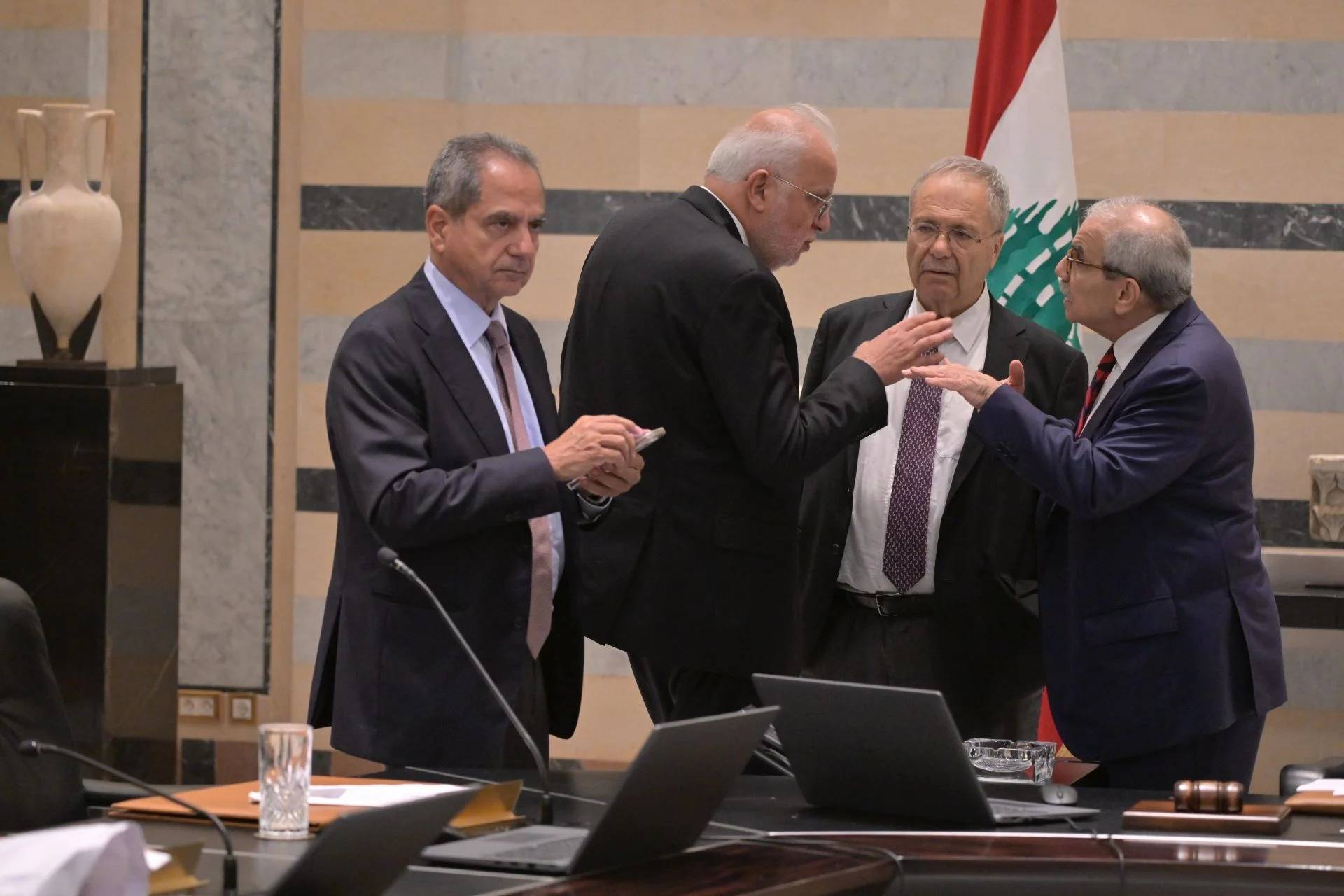 نصار يصوّت ضد مشروع قانون الفجوة المالية