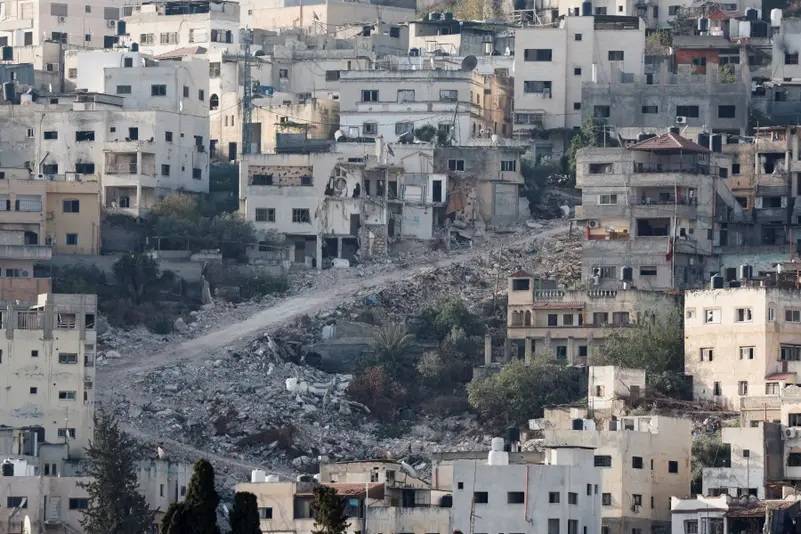 اعتقالات واقتحامات في الضفة.. وإسرائيل تحتجز سيارة إسعاف