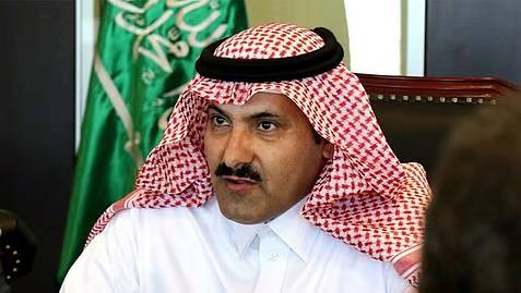 السفير السعودي في اليمن: رئيس الانتقالي رفض إنهاء التصعيد ويتحمل المسؤولية