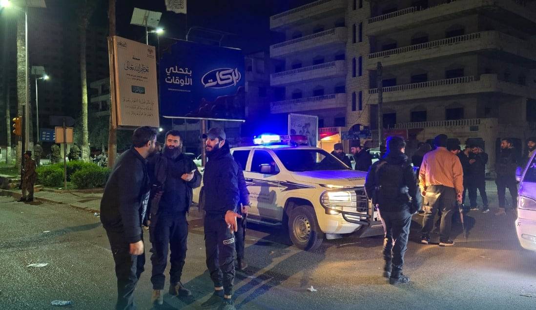 سوريا: مجموعات من أنصار السلطة تقتحم أحياء في اللاذقية وتخرّب الممتلكات