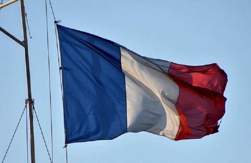 فرنسا تقترض مبلغا قياسيا بمليارات اليوروهات
