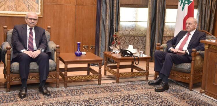 بري بحث مع سلام في المستجدات السياسية
واستقبل ناصر الدين وهنأ رئيس مجلس النواب العراقي بانتخابه