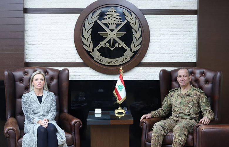 استقبل قائد الجيش العماد رودولف هيكل في مكتبه في اليرزة المنسقة الخاصة للأمم المتحدة في لبنان Jeanine Hennis – Plasschaert، وتناول البحث الأوضاع العامة في لبنان والمنطقة.