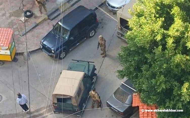 حملة أمنيّة بحثًا عن ضباط النظام السوري السابق
ما صحة التحرّكات في جبل محسن وعكار وتجهيز مقرّ في الحيصة الحدودية؟