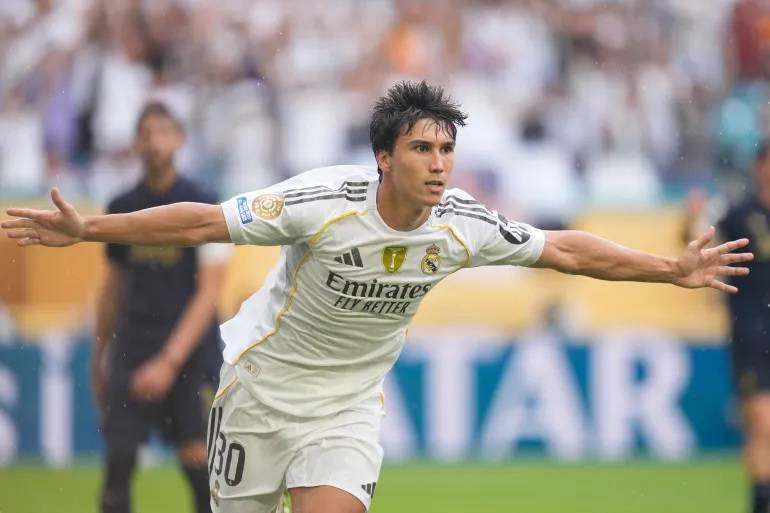 بعد الهاتريك التاريخي.. كلاسيكو غارسيا
يشعل صراع ريال مدريد وبرشلونة