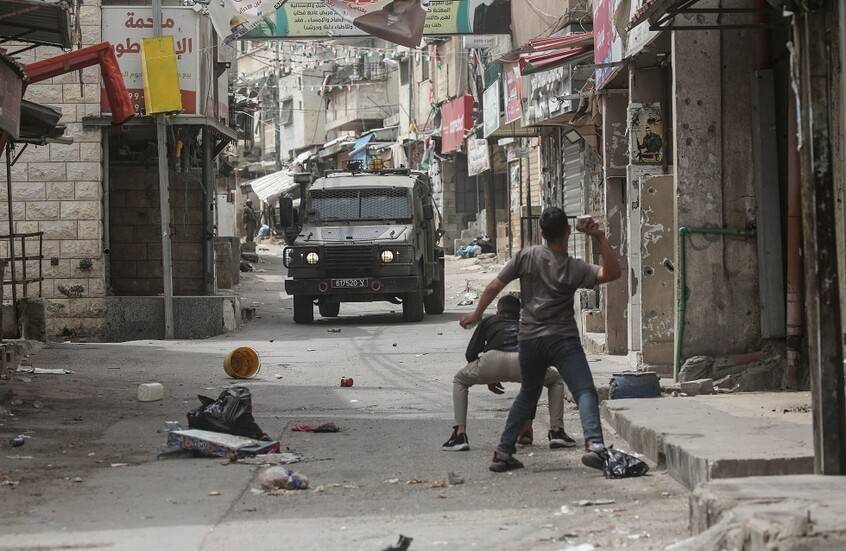 اقتحامات واعتقالات ومواجهات في الضفة