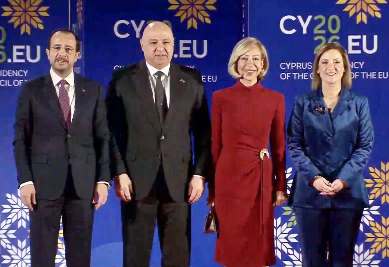 شارك واللبنانيّة الأولى في نيقوسيا باحتفال تسلّم قبرص رئاسة الاتحاد الأوروبي
عون: المطار واجهة لبنان أمام العالم... ولمنع التهريب والتلاعب في فرض الرسوم الجمركيّة