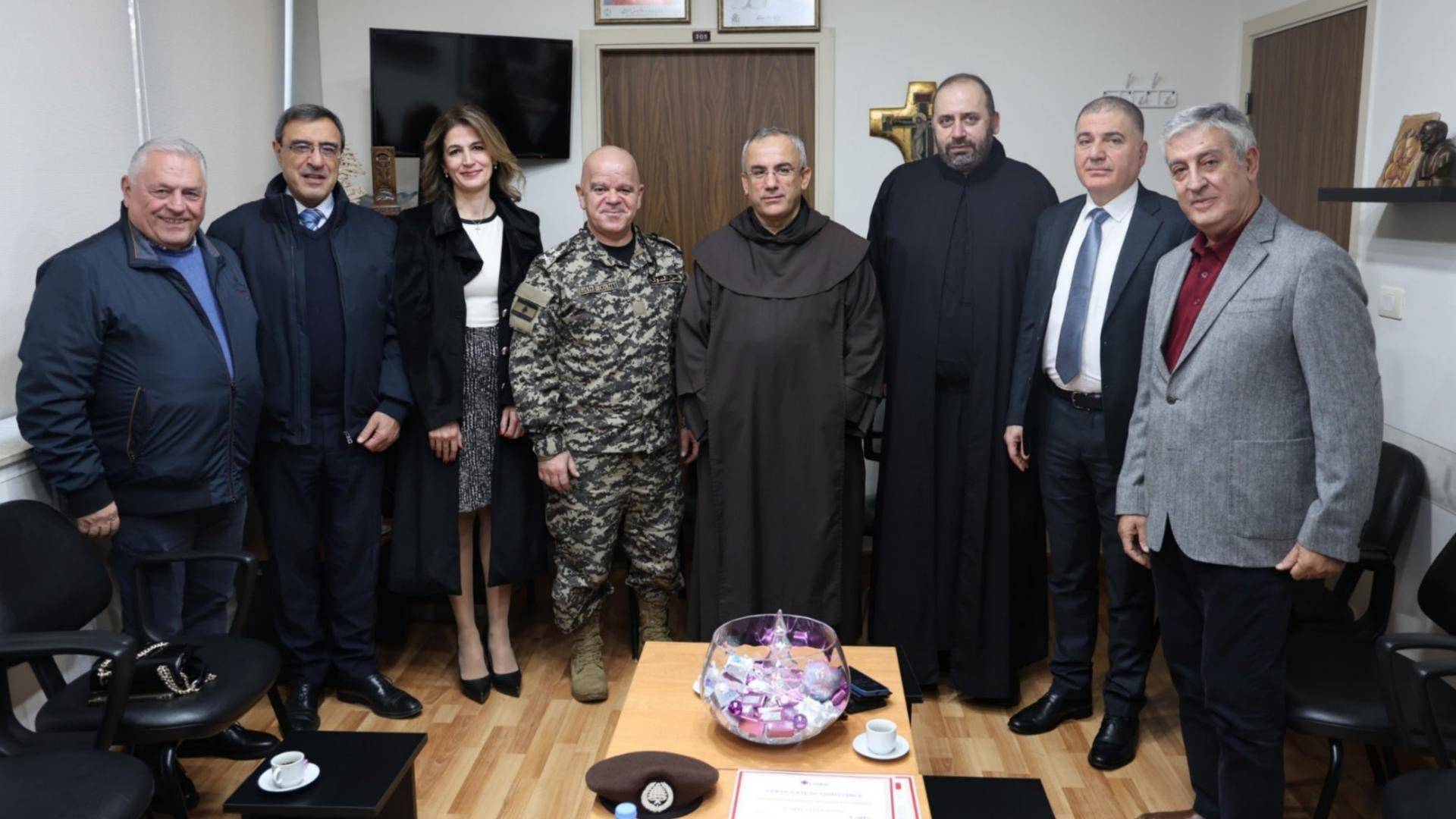 لاوندس جال على المرجعيّات الروحيّة مُعايداً