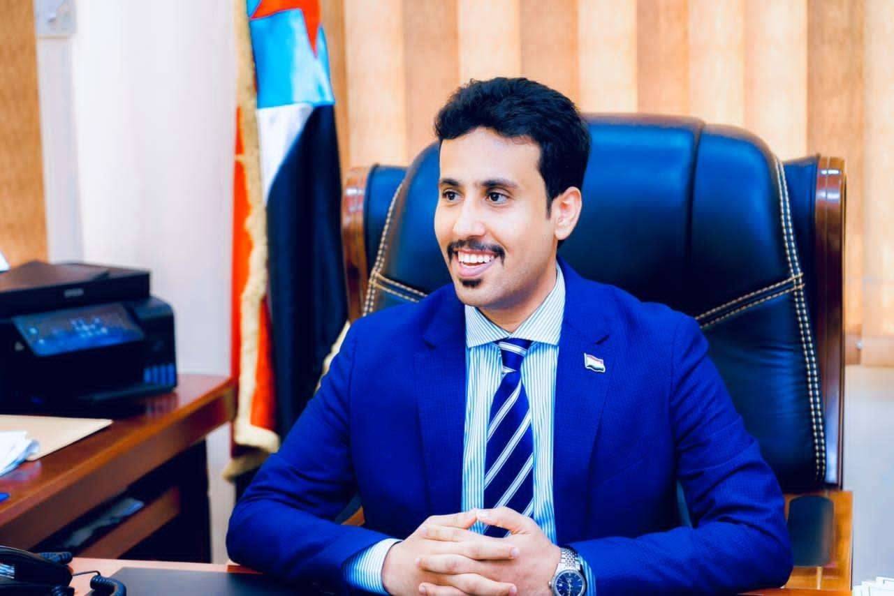 بعد فقدان الاتصال معهم...عضو رئاسة الانتقالي يصل الرياض