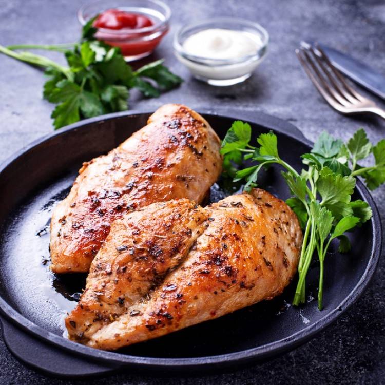 صدور الدجاج أم الديك الرومي.. أيهما أكثر فائدة صحياً؟