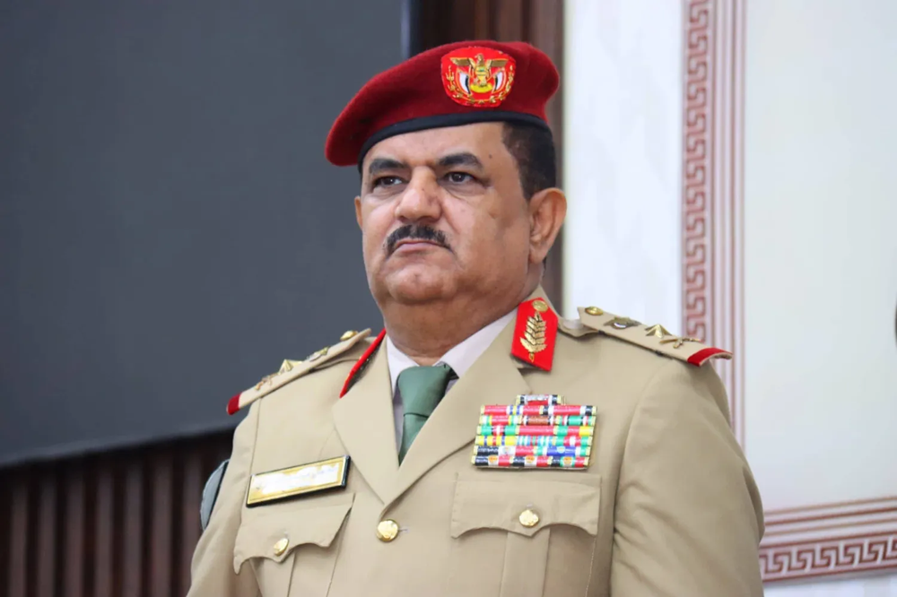 قرار رئاسي يمني بإعفاء وزير الدفاع محسن الداعري وإحالته للتقاعد