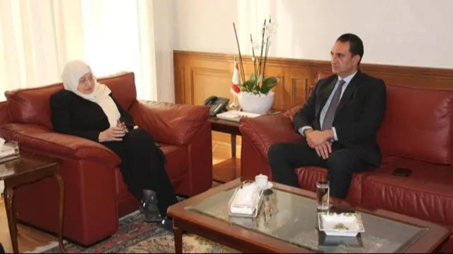 لمتابعة أوضاع مرفأ صيدا...بهية الحريري تلتقي مستشار وزير الأشغال