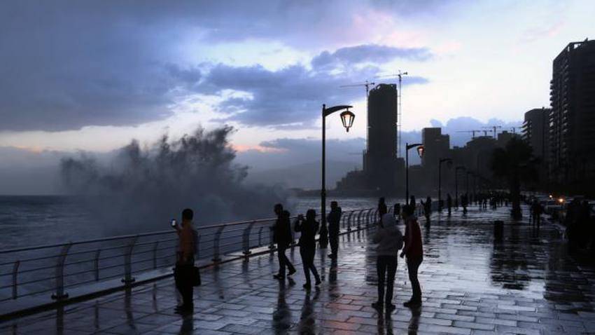 منخفض جوي سريع يضرب لبنان: أمطار غزيرة وثلوج وتحذيرات من الموج والسيول