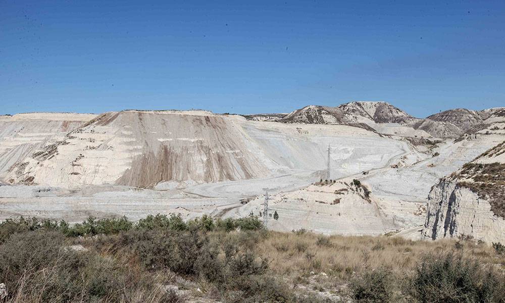 لجنة كفرحزير البيئية" طالبت الحكومة
بفتح باب استيراد الإسمنت ووقف الاحتكار