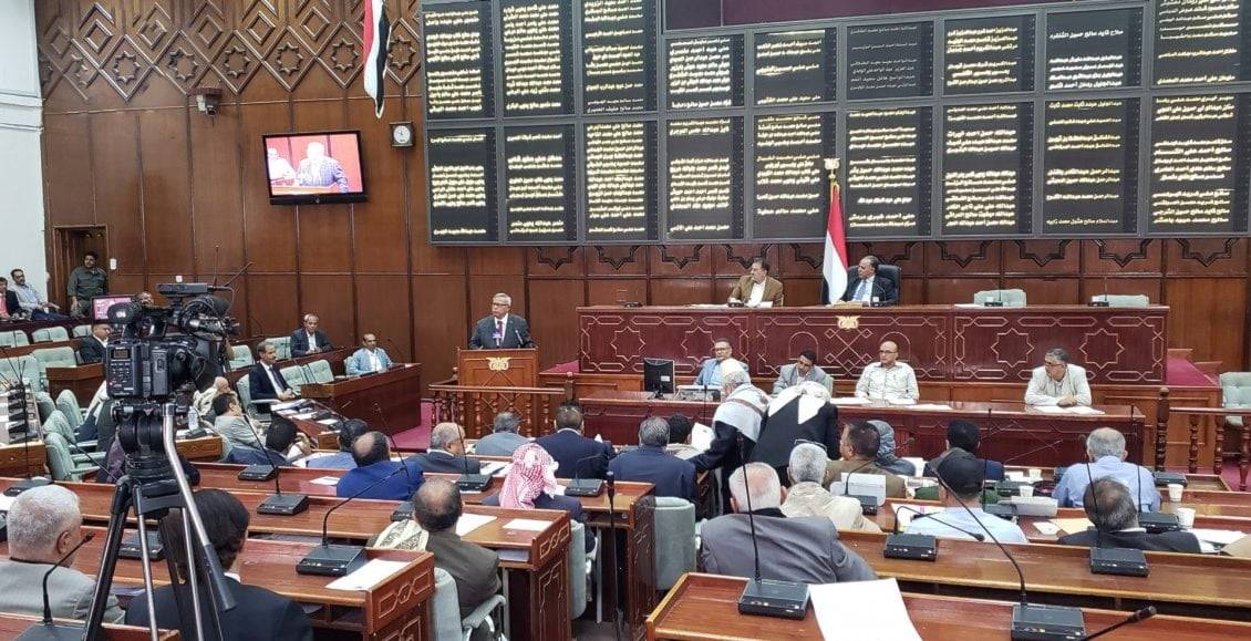 مجلس النواب في صنعاء حذّر من "التحركات
المشبوهة للعليمي": خيانة عظمى للدستور