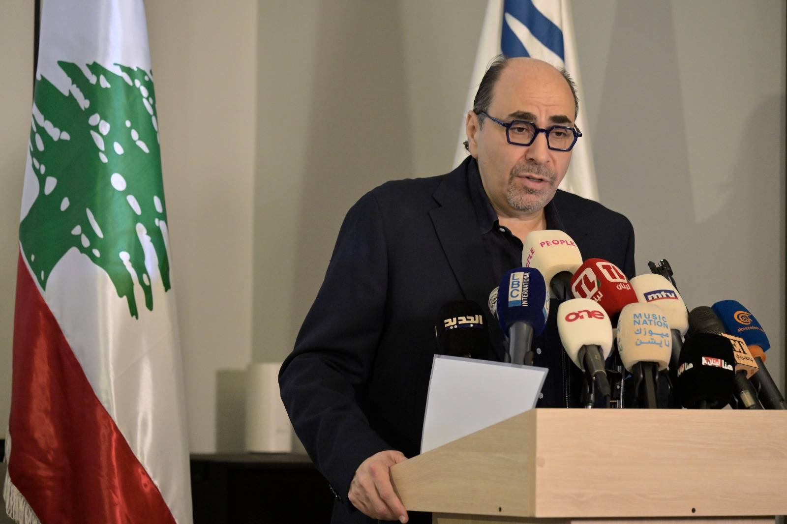 إنتاج مشترك بين 