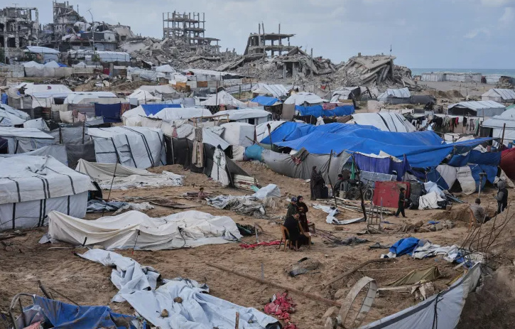 مآسي غزة لا تتوقف...العاصفة تسقط 7 ضحايا وتتلف خيام النازحين