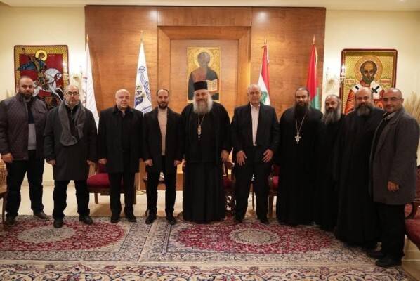 أبو حمدان زار المطران الصوري
مع وفد من حزب الله معايدًا