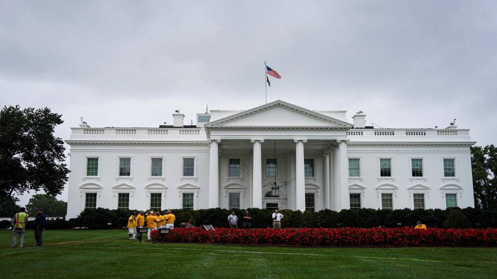 بصورة لافتة.. البيت الأبيض يراسل غرينلاند