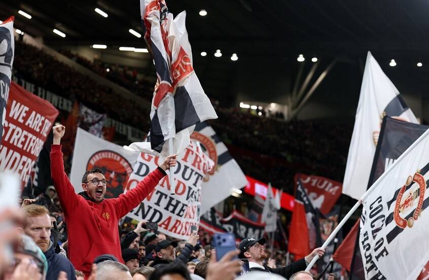 مانشستر يونايتد يكشف اسم مدربه الجديد