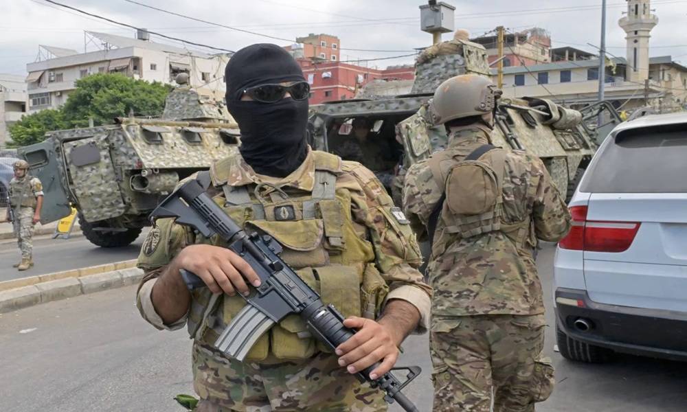 الجيش يداهم مطلوبين في حيّ التل الأبيض والشراونة