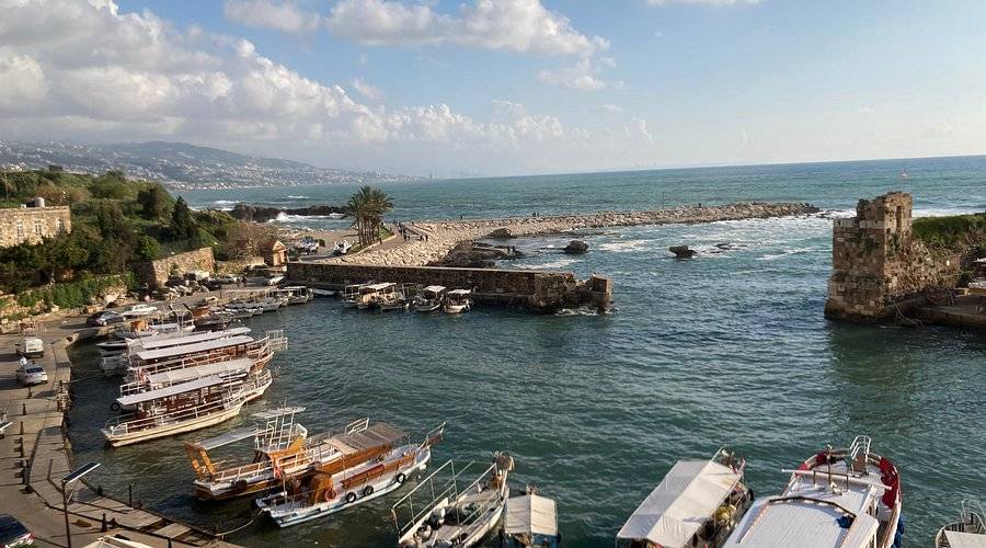 مناقصة عمومية لتأهيل منشآت مرفأ الصيادين في جبيل