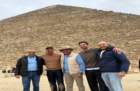 ويل سميث يقدم وعدا للمصريين بعد زيارته أهرامات الجيزة