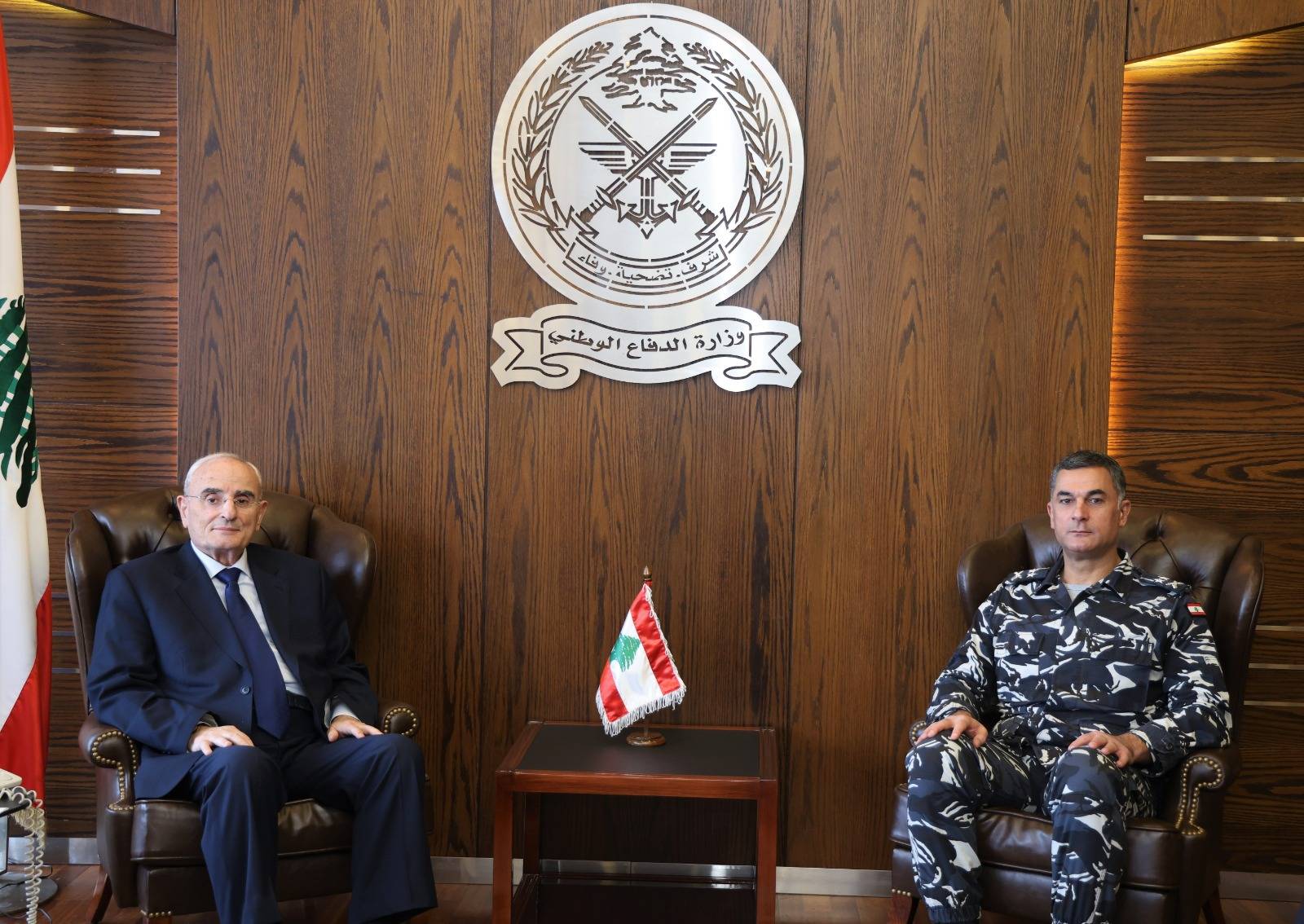 وزير الدفاع التقى
اللواء عبد الله مُعايداً