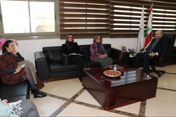 التقى وفدًا أوروبيًا وسفيريِ كولومبيا وكوريا الجنوبيّة
ناصر الدين رعى إطلاق مبادرة اجتماعيّة : علينا أن نتضامن
ليتمّ السعي لتحرير الأرض وحماية الشعب