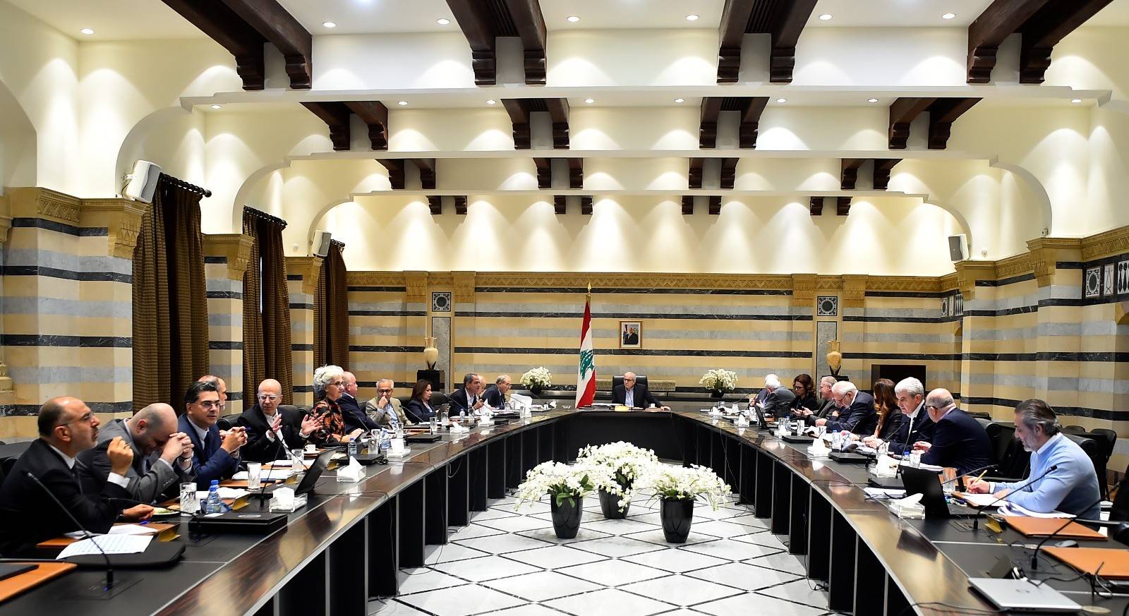 أبرز قرارات جلسة الحكومة اللبنانية: تعيينات الجمارك وبناء الإهراءات