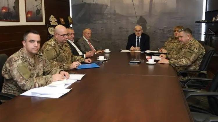 منسى بحث مع روكز وياسين تعديل رواتب وتعويضات القطاع العام