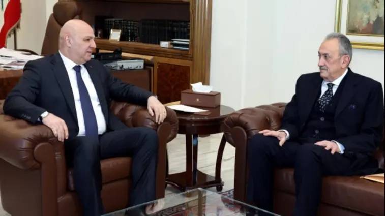 عون عرض مع كرم التحضيرات لعقد اجتماع 