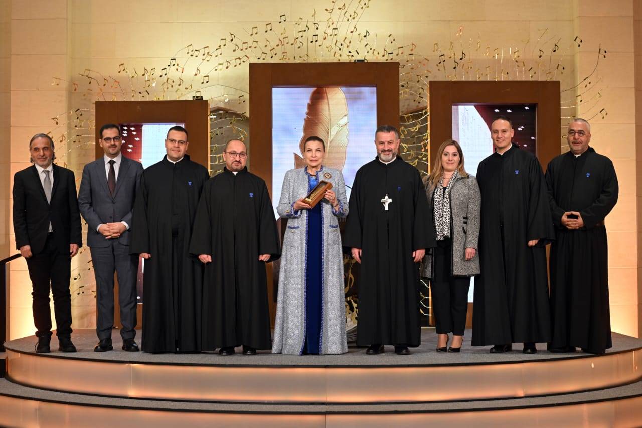 الجامعة الأنطونيّة تمنح سعادة هدى إبراهيم الخميس جائزة الريشة الذهبيّة تقديرًا لإسهاماتها في قطاعَي الثقافة والفنون