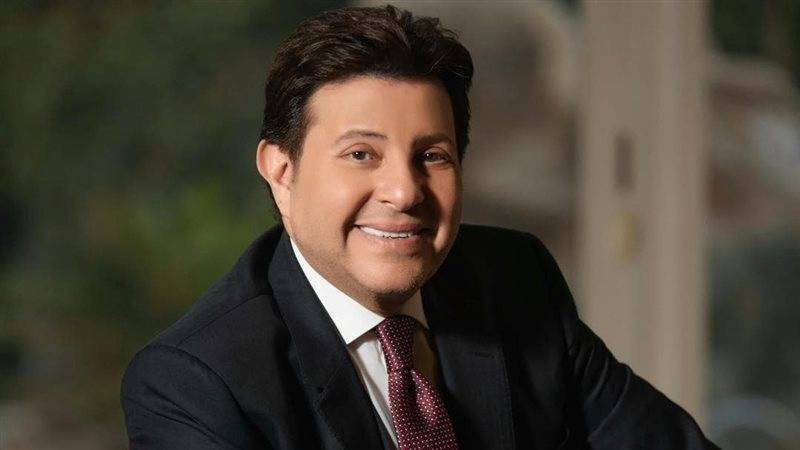 بعد نجاح العملية الجراحية.. هاني شاكر يطمئن جمهوره