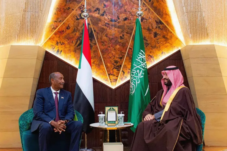 البرهان يعيد تشكيل المجلس الأعلى للتعاون الإستراتيجي مع السعودية