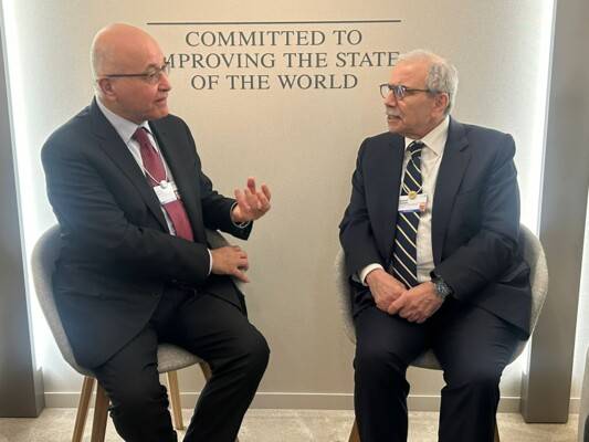 عرض وضع النازحين مع صالح والتقى فليتشر ومسؤولي شركات دوليّة
سلام شارك في جلسة حواريّة في 