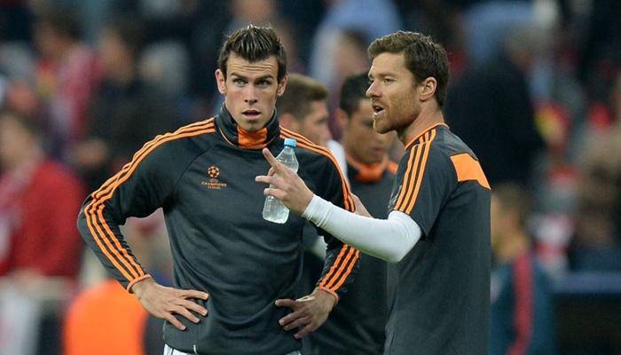 لام زميله القديم... بايل يفسر سر أزمة ألونسو مع ريال مدريد