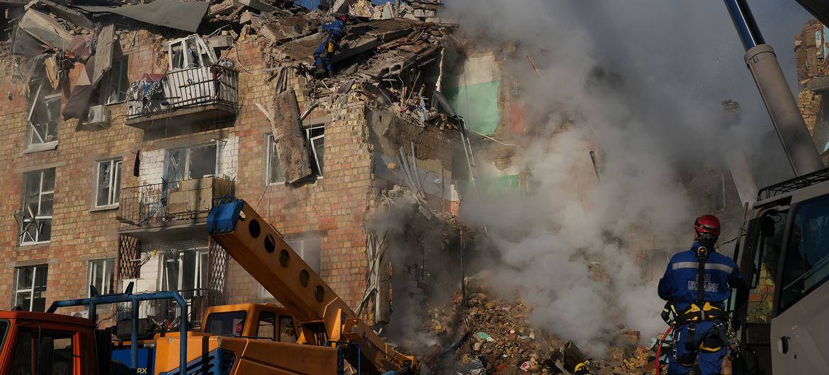 قتلى وانقطاع واسع للكهرباء في أوكرانيا جراء هجمات روسية
