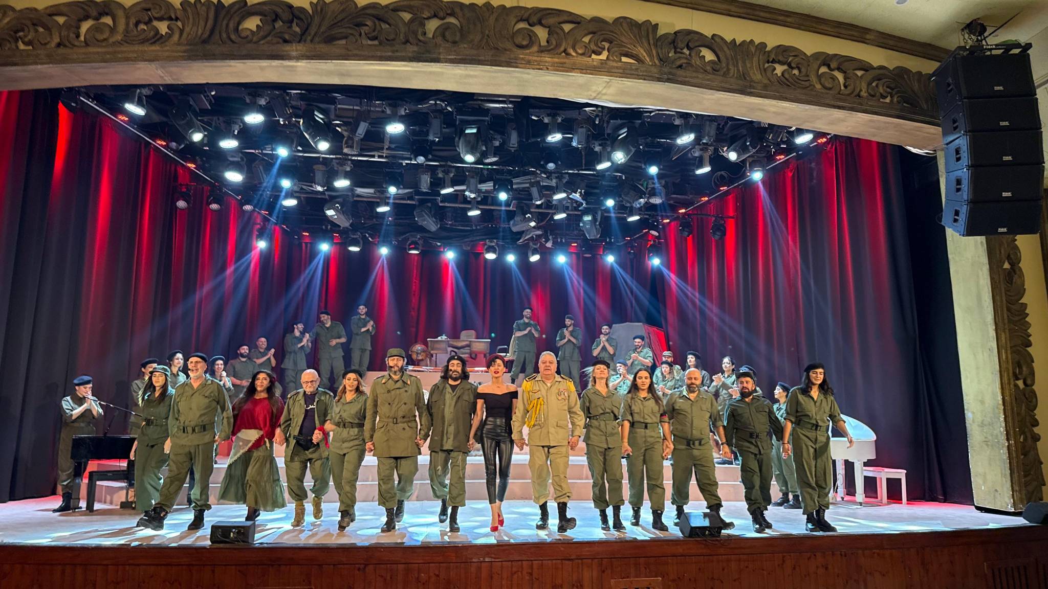 الأخوان فريد وماهر الصبّاغ أبدعا في مسرحية «أنا وغيفارا»