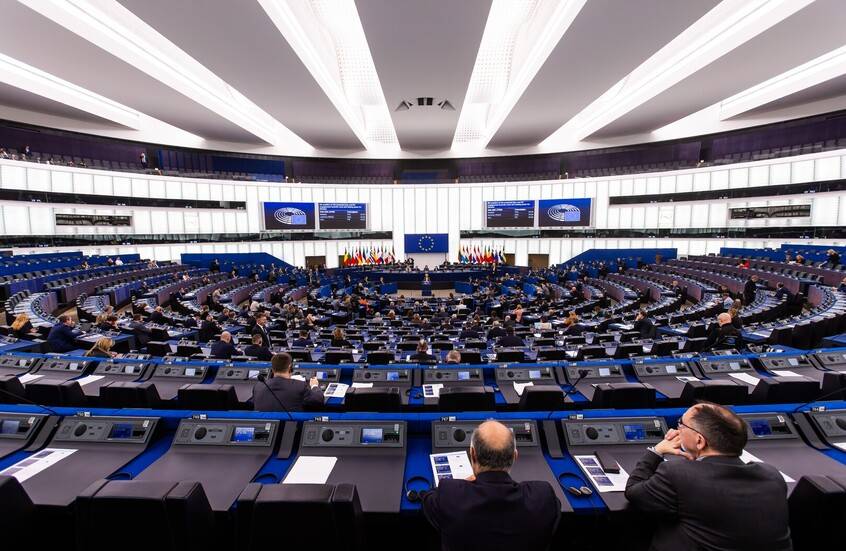 البرلمان الأوروبي يجمّد تصديق الاتفاق التجاري مع واشنطن